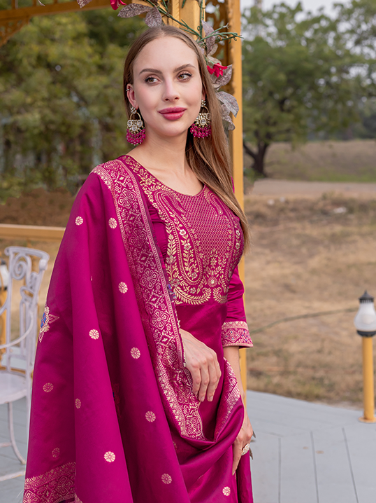 Saadgi Dupatta Kurta Sets