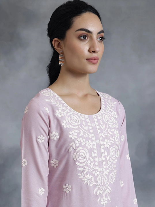 Elegant Mauve Embroidered Women Kurta