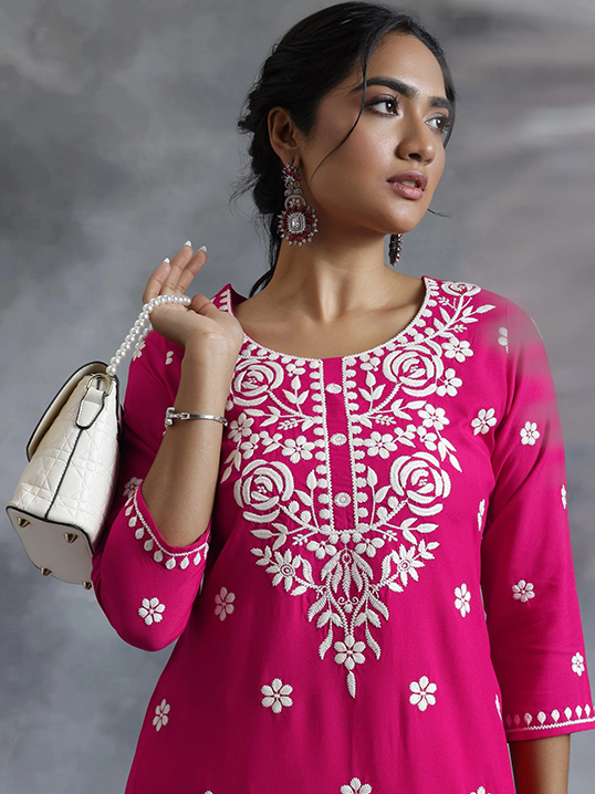 Elegant Mauve Embroidered Women Kurta