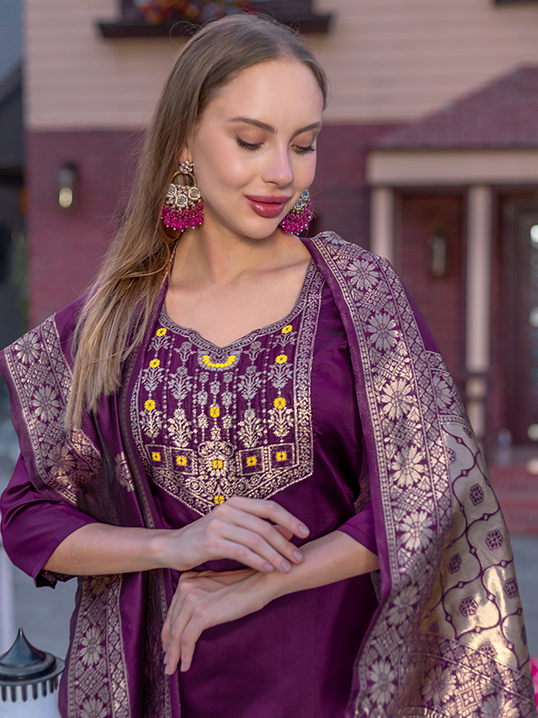 Regular Thread Work Chanderi Silk Kurta With Trousers